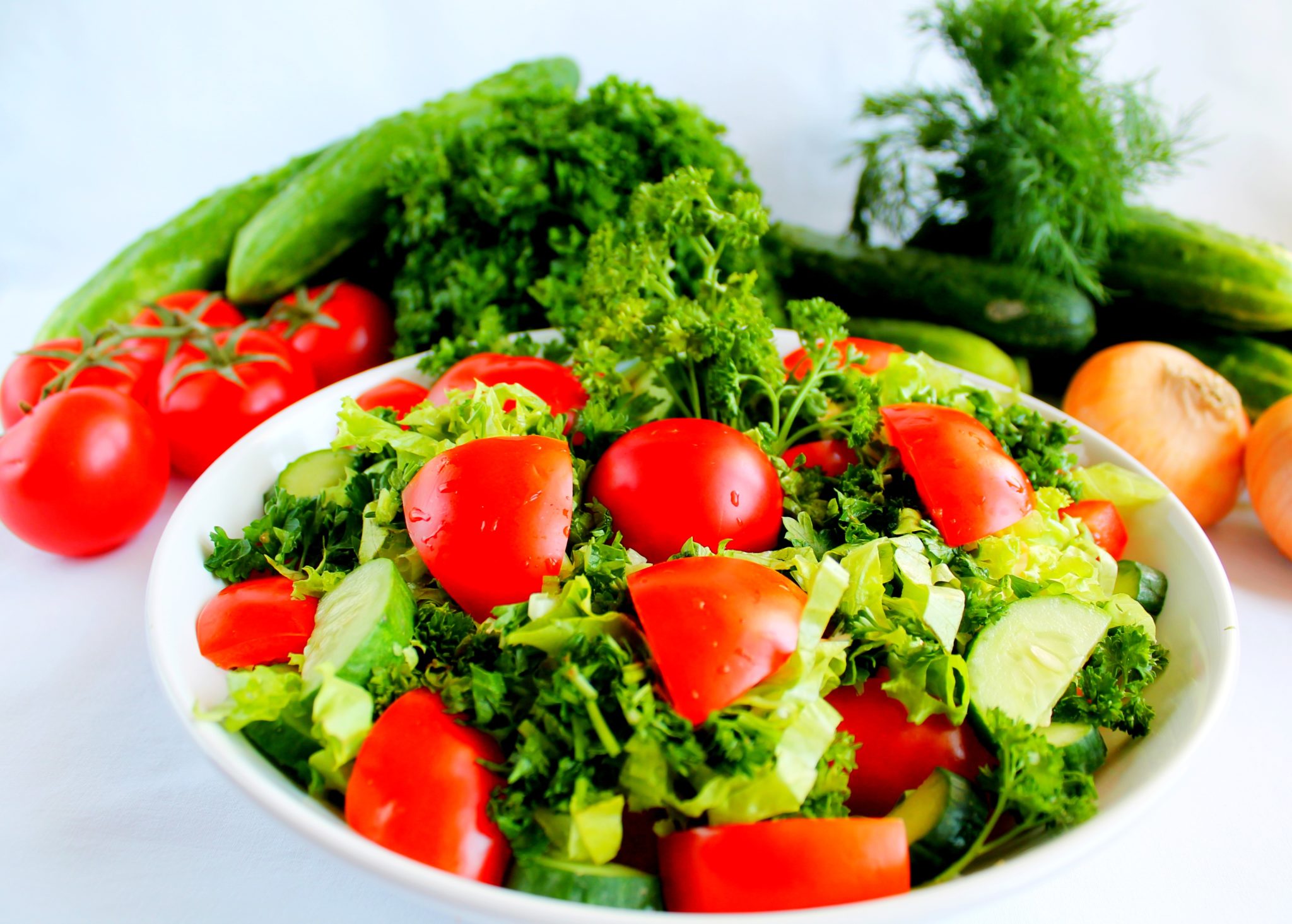 Салат из помидоров при диете в домашних условиях Салат из помидоров при диете в домашних условиях